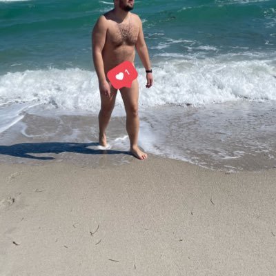 6’2. Dom. THICC. Verbal. Where the smooth pussy at? 2.8k followers 🥹 thank you 🫶🏼