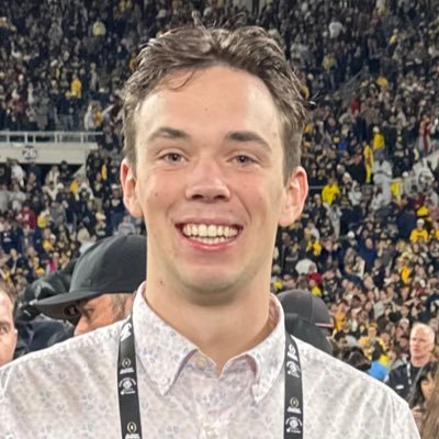 Michigan football and basketball beat writer for @MaizeBlueRvw on the @On3sports network.