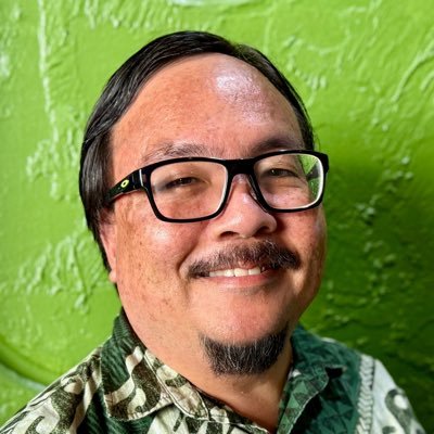 Geek dad in paradise. | Native Hawaiian journalist. | Emerging Tech Editor @DecryptMedia | Publisher @HawaiiBulletin | Hawaii Real Estate @BetterHawaii