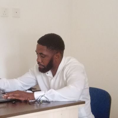 Lawyer, tech enthusiast and digital creator.
Still trying to learn people, 
God bless my hustle.