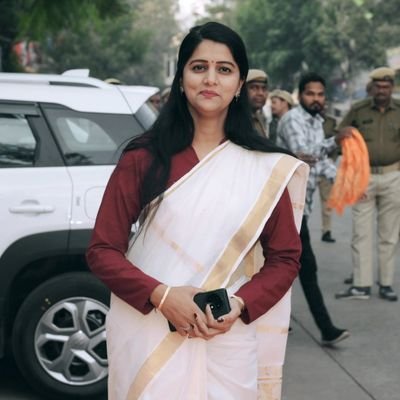 भाजपा - मंत्री, महिला मोर्चा - कर्णावती महानगर
 - गुजरात प्रदेश टीवी डिबेट पैनलिस्ट
-दरियापुर विधानसभा महिला मोर्चा प्रभारी
-खेड़ा लोकसभा मीडिया इंचार्ज