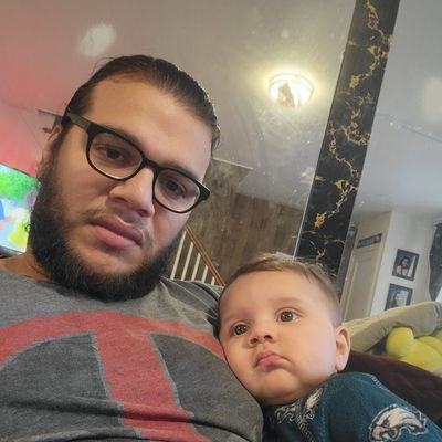 Cruzflores33's profile picture. 