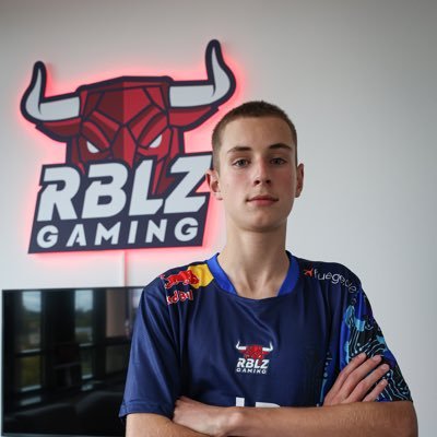 🎮 FIFA Player for @rblzgaming | 📍Berlin |📄 managed by @kingesports__ |ℹ️ 15 yrs.