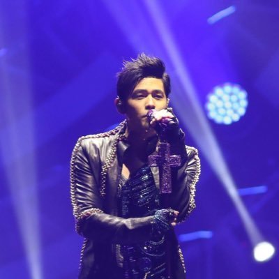 Jay Chou-related news & updates. Tweets are bilingual.