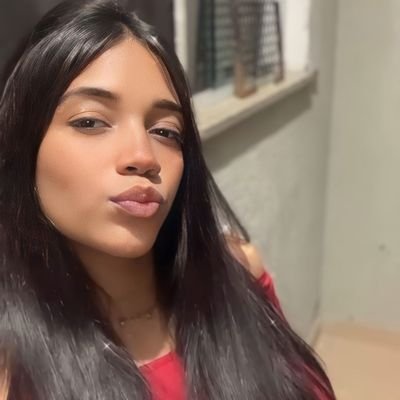 Aonde quer que eu vá,serei luz✨🦋
sangue verde,branco e grená🇮🇹
Bernardo,a luz da minha vida 💙