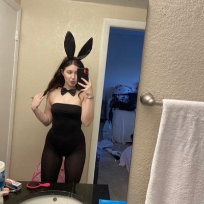 SundayS11767935's profile picture. My mom, Your mum, Our mum will not suffer in vain ✊🏿🙏