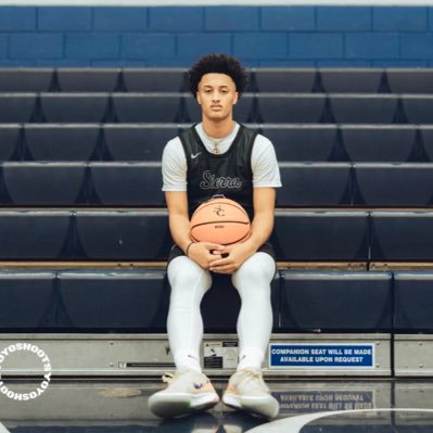 YungAve5's profile picture. 6’4 ComboGuard c/o 25 IG-@Yungave_5