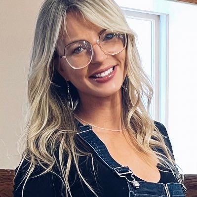 kristinraelynnn's profile picture. 