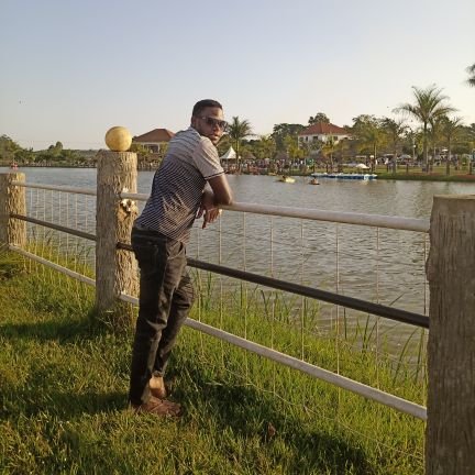 An electrical engineer, Kyagulanyi my presidentšš, a swimmerš, Hip-hop and country musicš¼š», š Arsenal fun in veinsā¤ļøā¤ļø