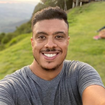 lucasmagnumadv's profile picture. Galo até morrer! Pai da Alice e do Arthur. Aprendendo com essa vida, pra fazer melhor na próxima. Guiado por Oxum e Iemanjá! Odoyá minha mãe!