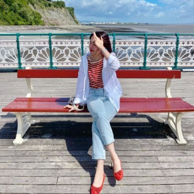 Your life does not get better by chance. It gets better by change 🧡
Am foodie 🤪 Can you guide me to a good restaurant? 😑😜