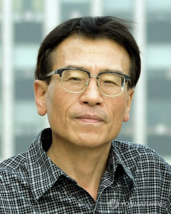 아호 이강(怡江). 강원도 춘천 출생.