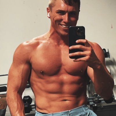 https://t.co/4M9YdzJjcv Come watch the stream and drop a follow! 6 year sub in the ApeGang!
