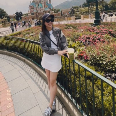 RomanticZhiZhi's profile picture. 你要努力，你想要的东西只能自己给自己💪🏻！