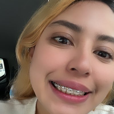 lamoureeen's profile picture. Friend shaped 🧸 Jangan dekat nanti sayang 💝