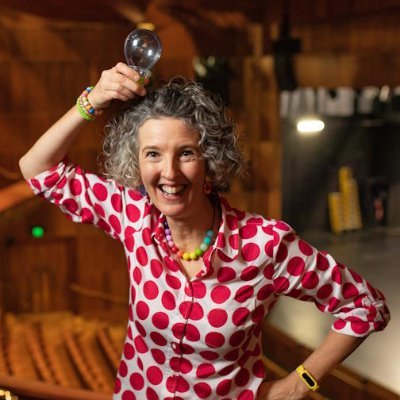 Cristy Burne specialises in making complex ideas accessible, engaging, and memorable. 😎 SCIENCE 🤩 CREATIVITY 😀 ADVENTURE