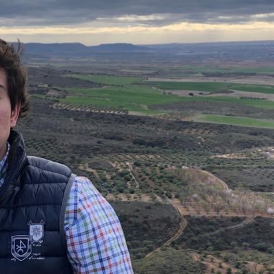 Estudiante de Ingeniería Agrícola, Castellano y Profundamente Español, honor a lo castizo. Nostálgico de una época que no viví.