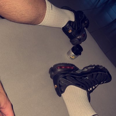 Sneakers191001's profile picture. Master 🔞Bi 🇫🇷 🇪🇸 Âge : 30 Ans Taille : 1m72 Pointure : 42 Position : Actif 19/6cm viens Dm pour avoir mon PayPal 💸  ⛓️