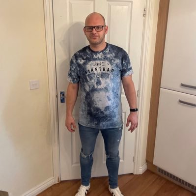 38 - Dad to 2 girls - loves sport - LUFC and Fev Rovers fan