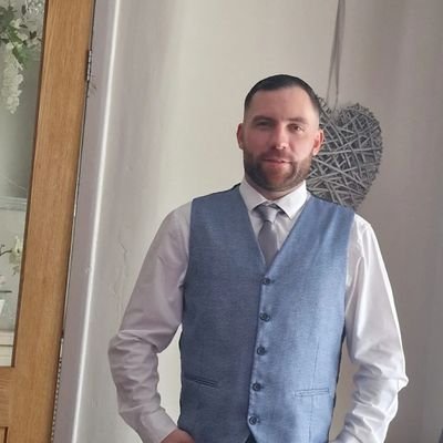 35 year old from warrington ..
dad to my amazing kids :)
love football and darts :)
Big boxing fan