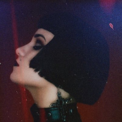 Fetichista e criadora de conteúdo gostosos! @madameravenna