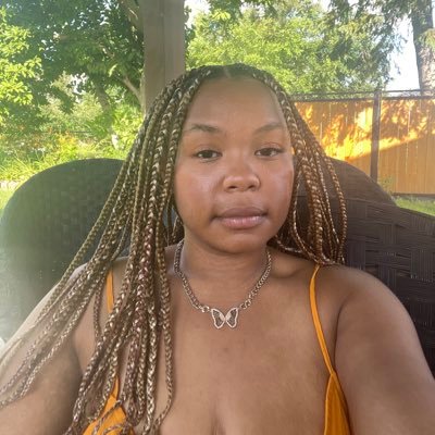 maddieerg's profile picture. 🇨🇩🇵🇸