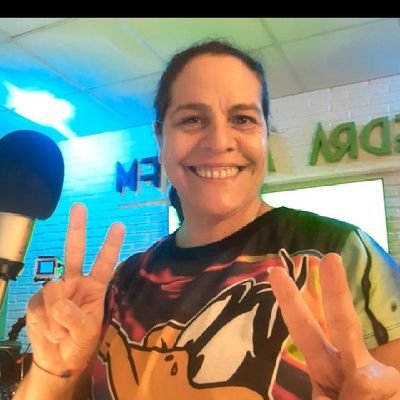 Comunicadora-conductora
@sunset_radio
FM Piedra Alta 105/5