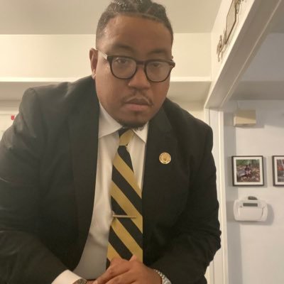 School Administrator|Husband|Father|Alpha Phi Alpha| ||/G\|| Supports public schools| Save the Arts| Tweets are mine|