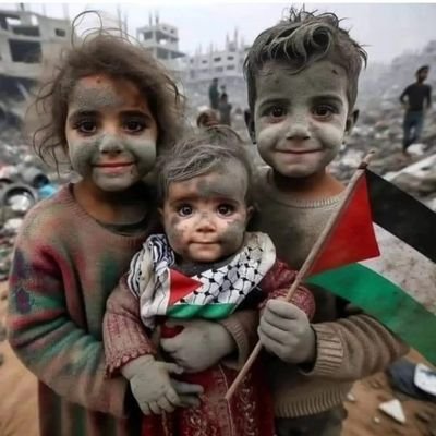 زندگی کودکان(هرکودکی)و درخدمت آنها بودن، در راس تمام اولویت‌های زندگیمه.کودکان غزه نیز. هیچکس جز ما نمیتواند به‌داد آنها برسد.حتی خدا،چون
این وظیفه ازطرف خداست