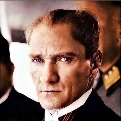 Laiklik ve Ataturk ilkeleri yolunda hayatinin her alaninda KEMALİST