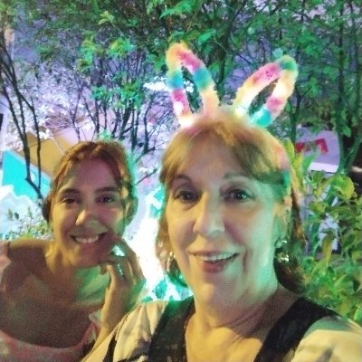 Abuela de 6 bendiciones!!
Creo firmemente en Dios y en su hijo Jesucristo!!