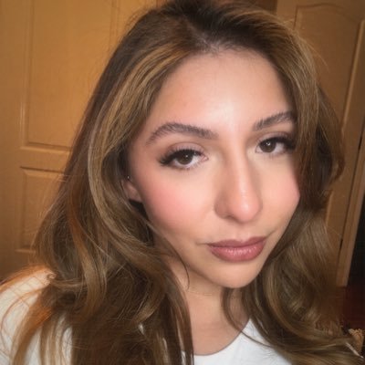 elizahernz's profile picture. IG: eliza.hernz | Nurse 💉🩺