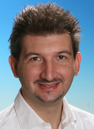 Aiutare Imprenditori, Manager, Quadri, Liberi professionisti, Responsabili a creare valore aggiunto attraverso lo sviluppo della leadership individuale