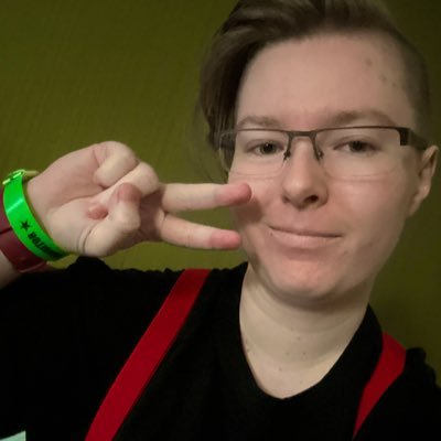 Queer content creator - 26 they/she - virtual photographer - musician - writer - and a huge nerd #DechartGames