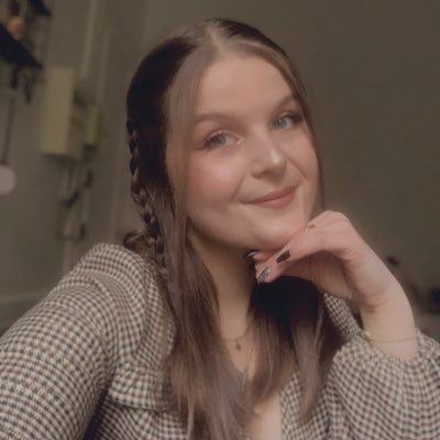 29.ans | Animatrice ☀️| Musique, Dessin, Animé, Lecture 🫶🏼 | Obsession pour les fleurs 💐 | Freedom 🌊