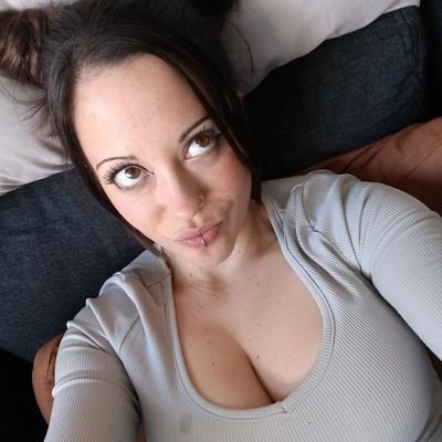 KoiNoYokan_91's profile picture. 🖤7:32❤️🐉
🍀Malagueña 🌅 
🎭 Carnaval como forma de vida 🎭
🚫 Enemiga del gluten 🚫
😼 Madre de bestias 🐶