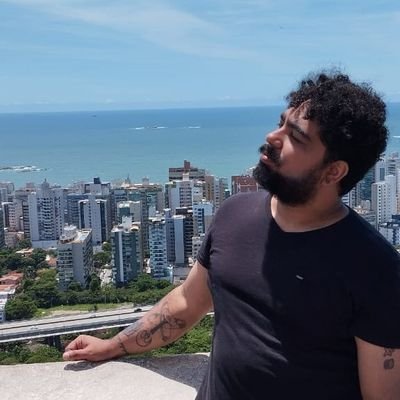 Taurino, ENFJ, geek, pan, marxista, vascaíno, editor, designer, redator, repórter e podcaster na @terranerdica