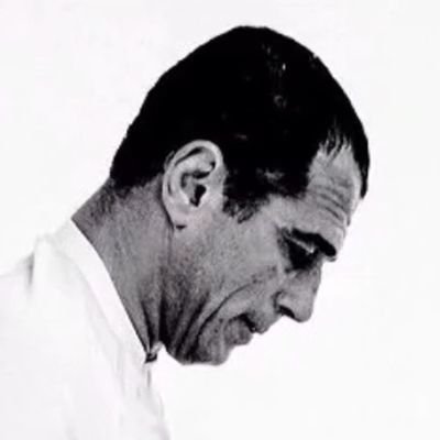 PezhmonWanderer's profile picture. زندگی در یک بیت:
از کجا آمده‌ ام آمدنم بهر چه بود          به کجا می‌ روم آخر ننمایی وطنم