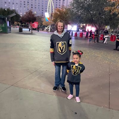 Mom to 4 amazing daughters. VGK fan and Nan to Riley Smith