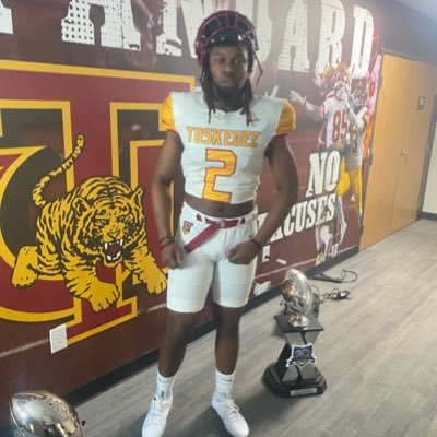 DXArrington24's profile picture. 