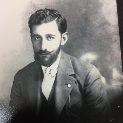 CarlosFajardila's profile picture. Tras 212 años de silencio, agravios y temores, olvido y muerte, galopa la esperanza. Venimos del dolor y las sombras, hemos visto la luz del sol y los colores