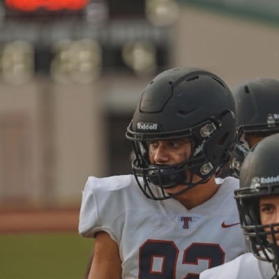 16|172 lbs| 6’0 ft| 5.4 40 time | 11th grade | 180 bench | 275 squat | Defensive end #tompkins glory to god ☦️