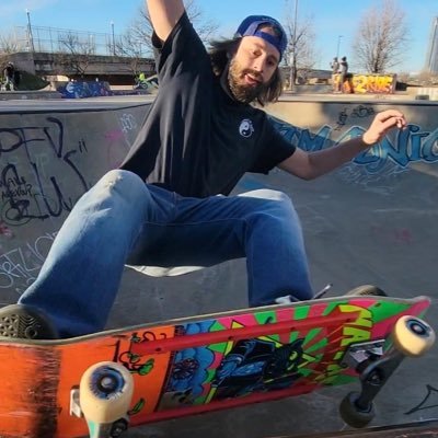 surfstyleeee's profile picture. crypto surfer, riding the wave to a milli!