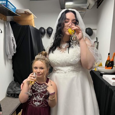 toooldtobeemo's profile picture. 2️⃣7️⃣| the older you get, the better you get. unless you’re a banana.