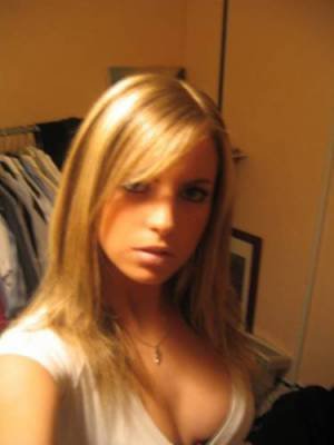 MarinaLalande's profile picture. Microentreprise, célibâtarde, social web, la totale les enfants du twitter !