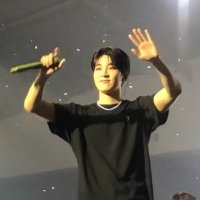 Fi (@inhayoo) 's Twitter Profile