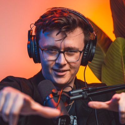 Social Producer @dignitasfn | Professional Fortnite Caster/Analyst🎙️ | 📨Inquiries: thebenk.esports@gmail.com 🤝