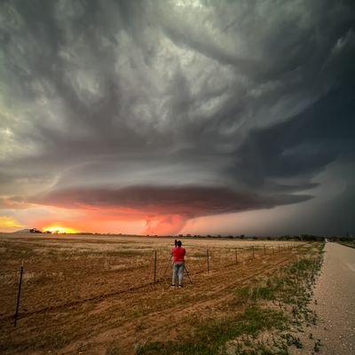 Hospice nurse, dad, weather/landscape photographer, storm chaser, and a guy that works hard to be a better person every day.

IG:mhollamon20