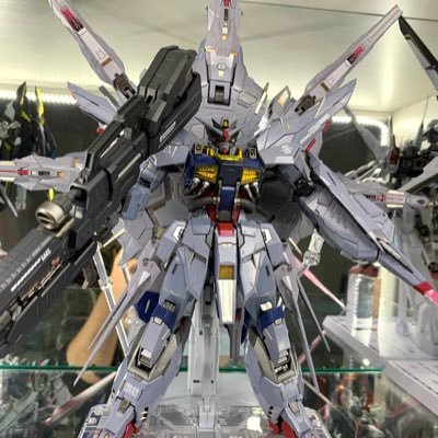 ガンダムなどの合金フィギュアを集めて ディスプレイしているメロウです。毎月、METAL BUILD、 METAL COMPOSITE、CCSTOYSをちょこちょこと購入して、なんとなくディスプレイの様子をつぶやいています^ ^