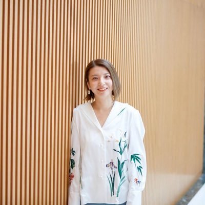 本と旅とミステリーが大好き。東京を拠点に、世界中を旅している作家です。最新刊『ノウイング』『つながらない練習』『新しい世界へ』など著作13冊、韓国や台湾でも翻訳出版。Voicyパーソナリティー、マーダーミステリーGM(ゲームマスター)としても活動中です。 info@andomifuyu.com